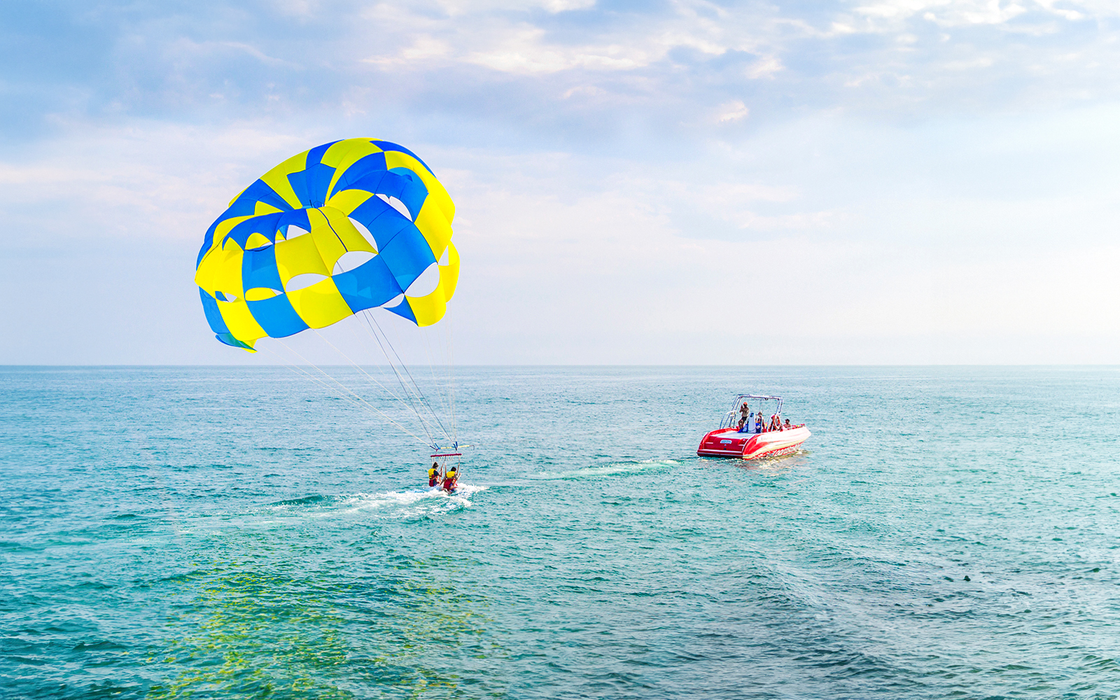 Parasailing Fly Above Dubai