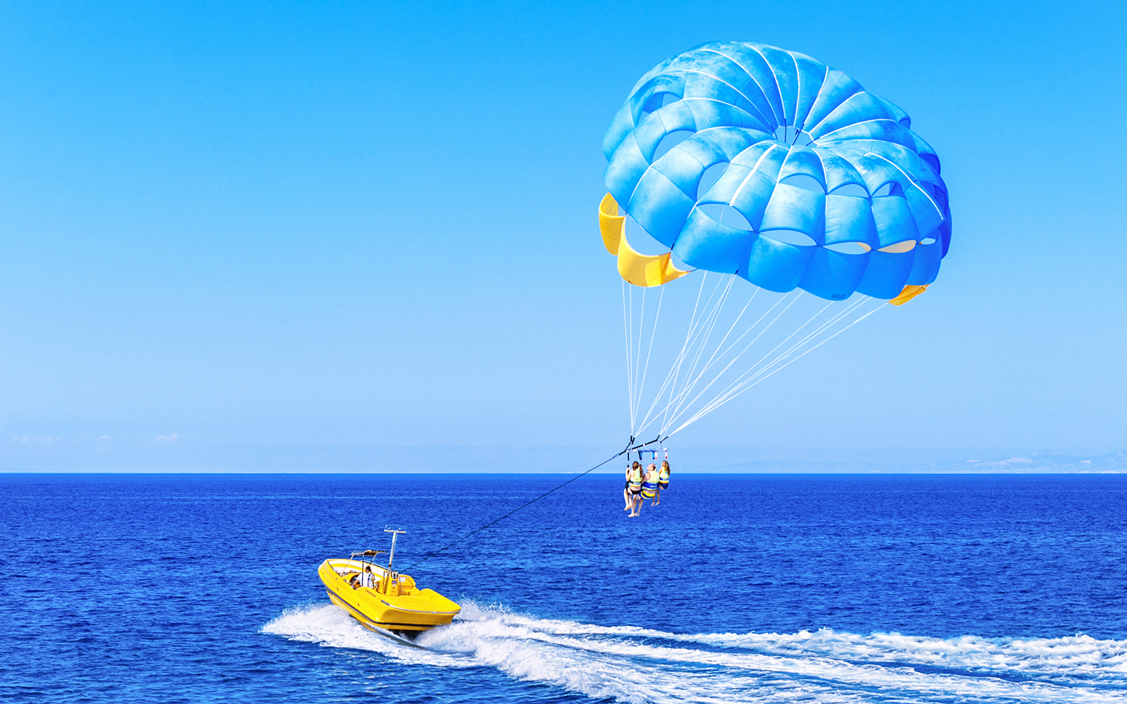 Parasailing Fly Above Dubai